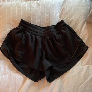 Lululemon Hotty Hot Shorts 2.5”